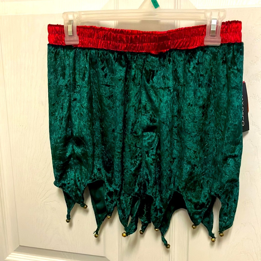 men’s, size medium Christmas, elf boxers with tags, new
